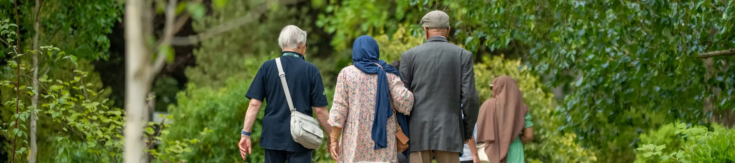 Volunteer leads friends through Winter Garden