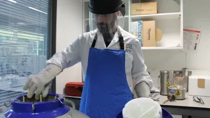 Dani Ballesteros doing cryopreservation with sub-freezing cylinders